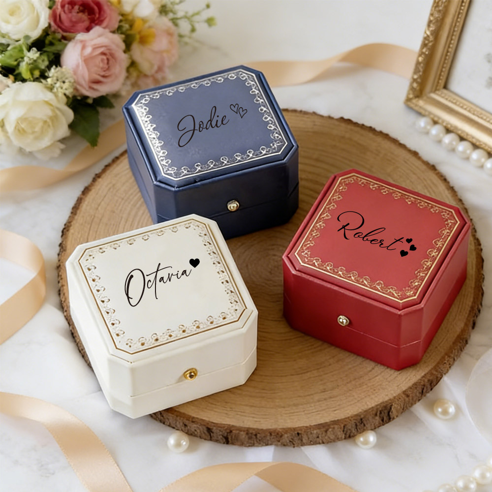 Body Jewelry Organizer - パーソナライズされたフェイクレザーリングボックス、ベルベット裏地付き、婚約指輪用カスタムジュエリー収納、花嫁へのロマンチックなギフト、バレンタインデーの彼女へのプレゼント