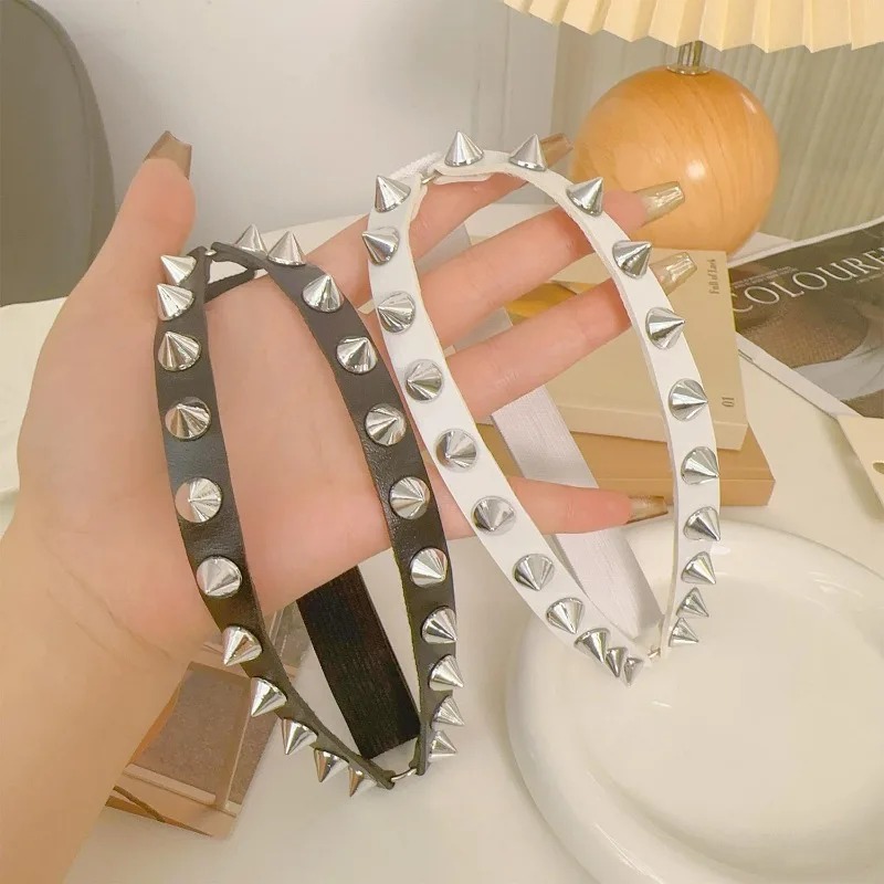 ダブルローコーンスパイクレッグガーター レディース パンクロ - Body Jewelry Thigh Chain のレビューと価格